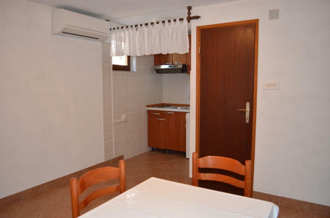 Holiday Home Garina Draga Bascanska Ngoại thất bức ảnh